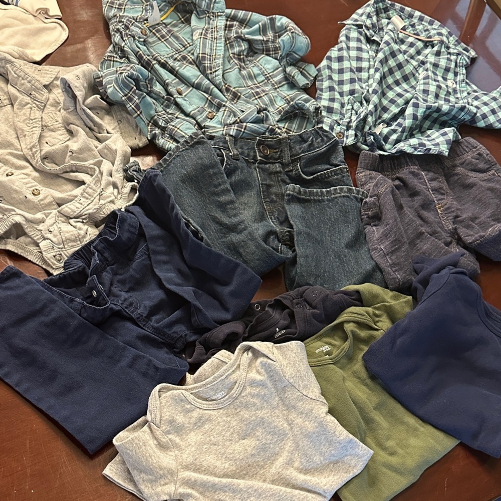 Bundle of fall / winter toddler boy outfits size 18M